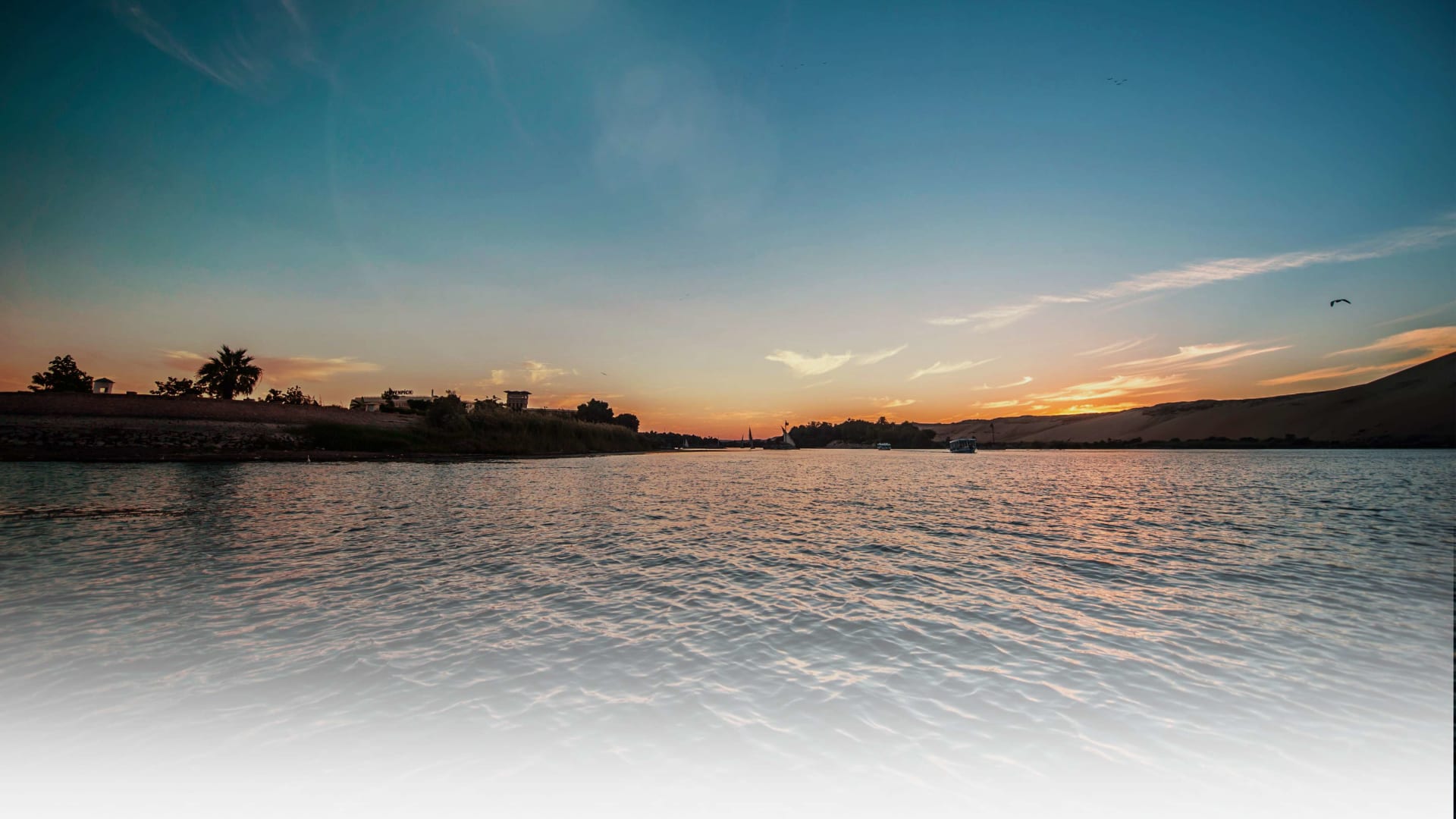 أسوان والنيل وقت الغروب